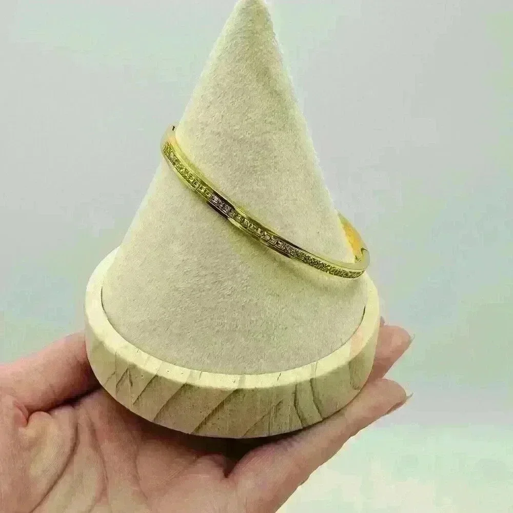 Unbranded this bangle